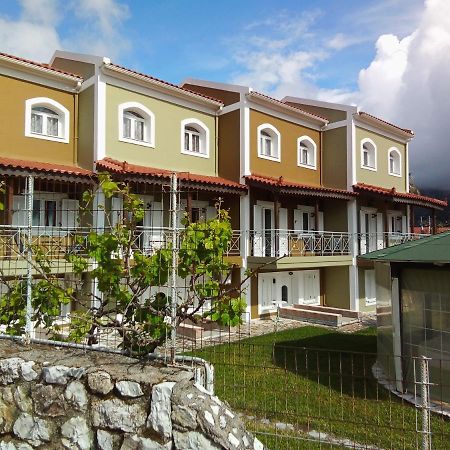 Dogis Retreat Apartment Agia Efimia Bagian luar foto