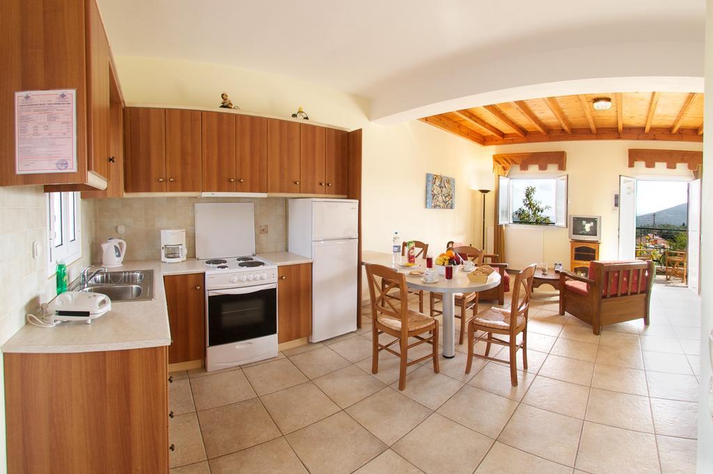 Dogis Retreat Apartment Agia Efimia Bagian luar foto