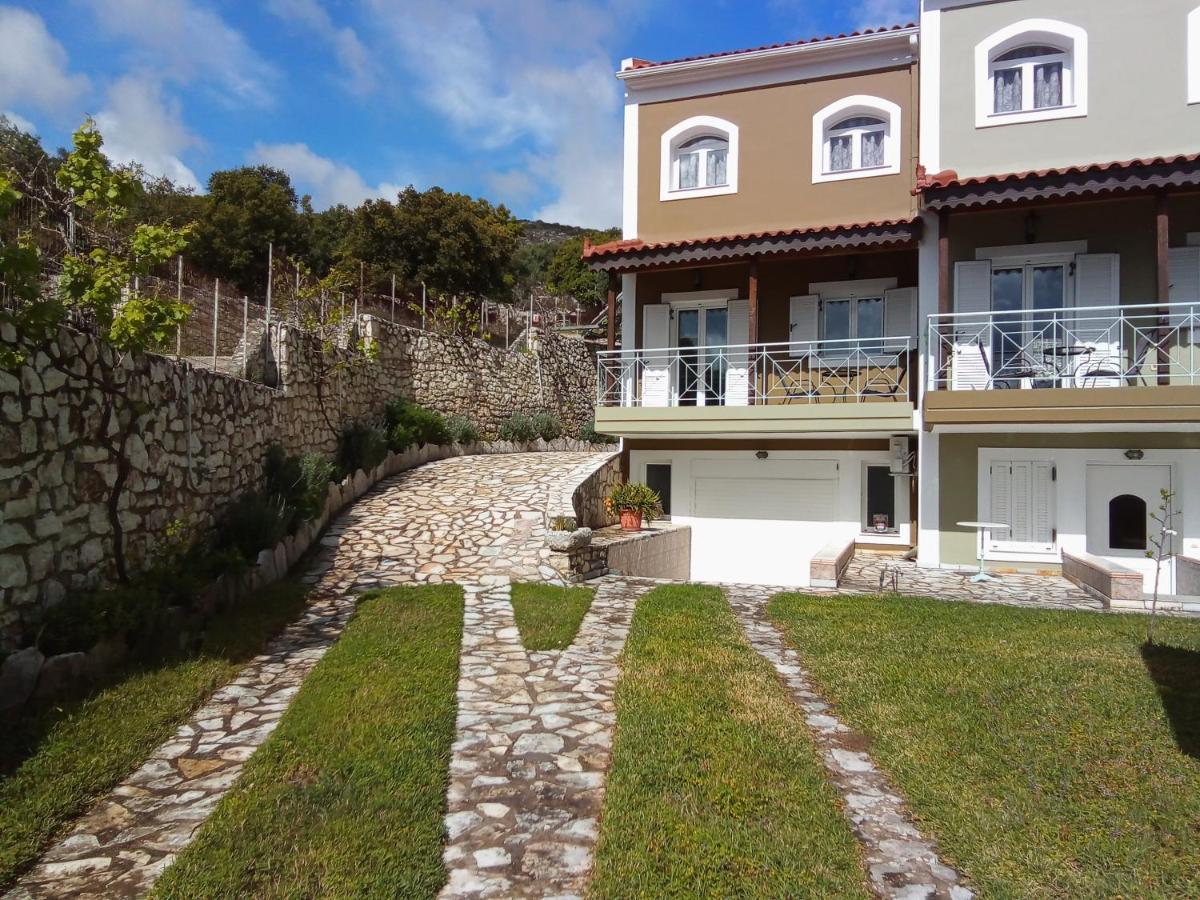 Dogis Retreat Apartment Agia Efimia Bagian luar foto