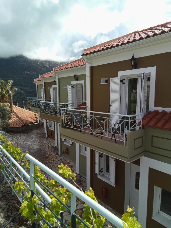 Dogis Retreat Apartment Agia Efimia Bagian luar foto