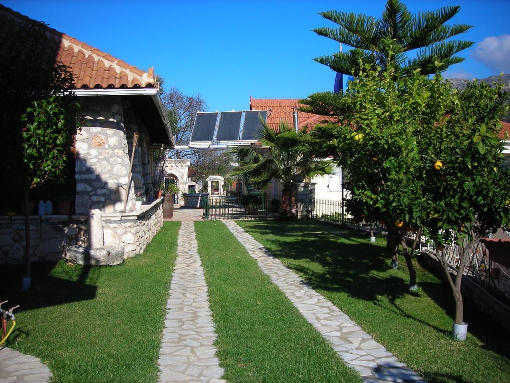 Dogis Retreat Apartment Agia Efimia Bagian luar foto