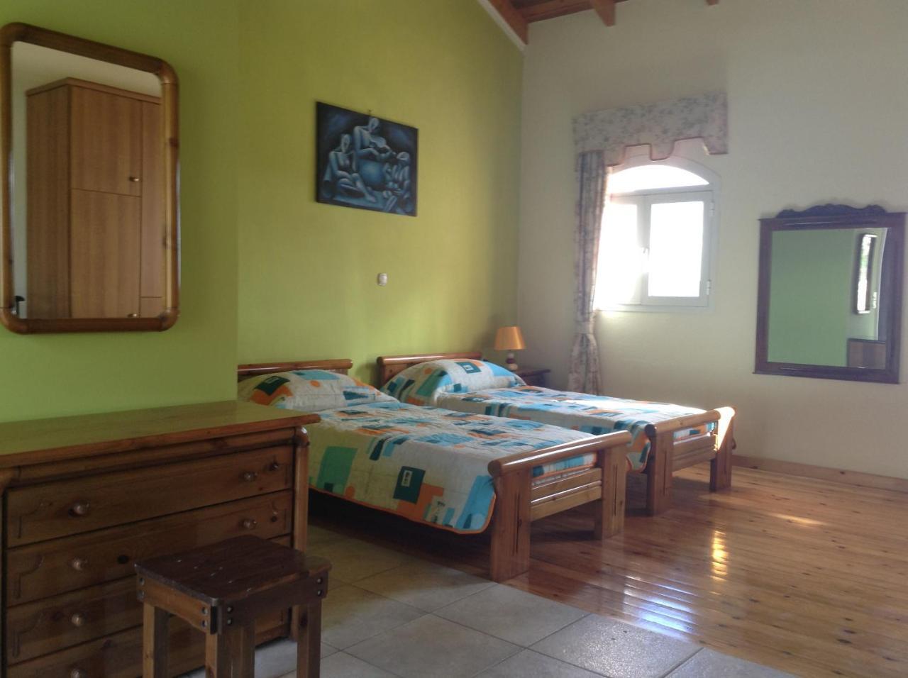 Dogis Retreat Apartment Agia Efimia Bagian luar foto